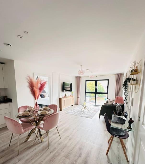Central Derby Urban 2 Bedroom Flat - An Oasis Of Elegance! Free Parking And Wifi Suitable For Families And Professionals Экстерьер фото